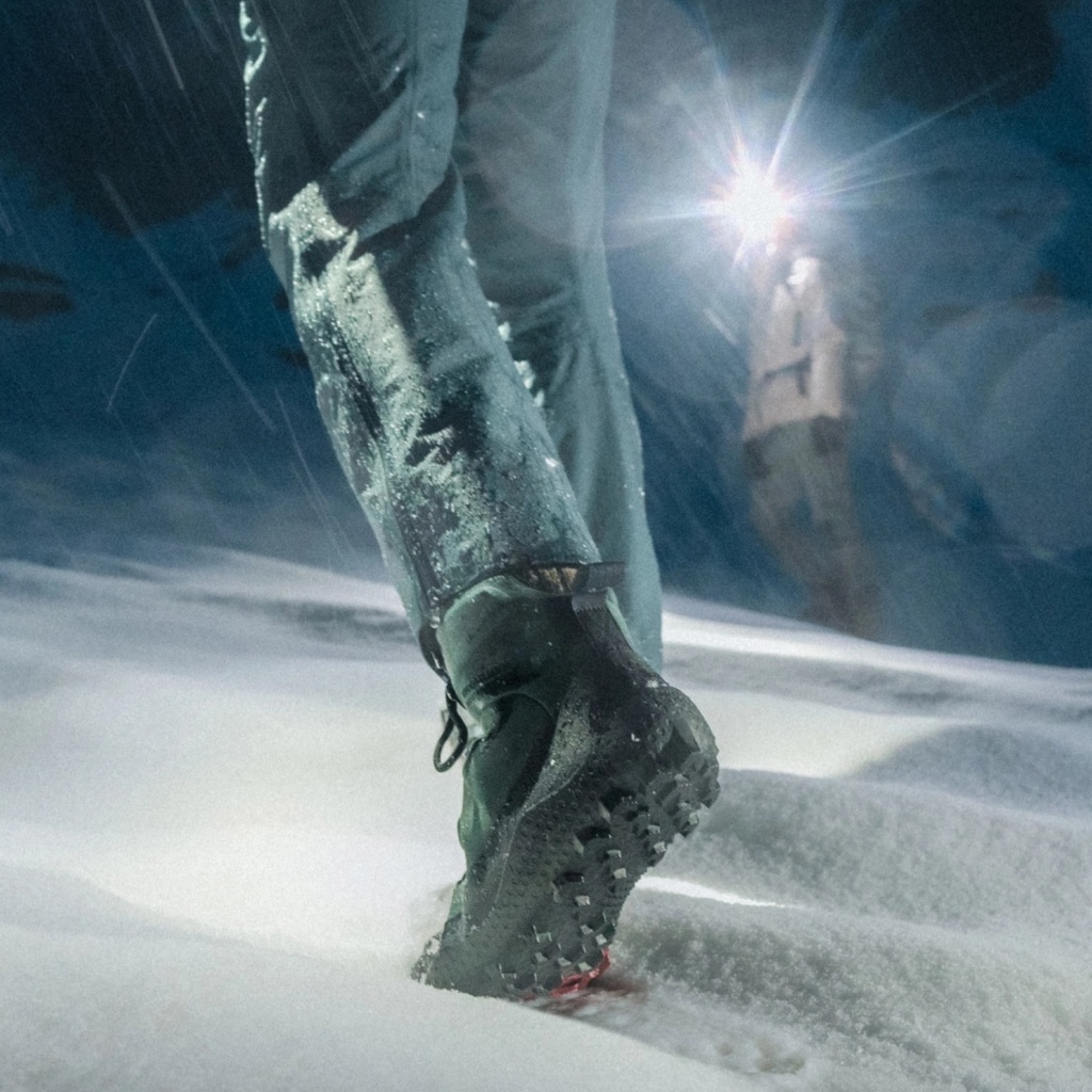 Tracker_Winter II_Obsidian_11.jpg