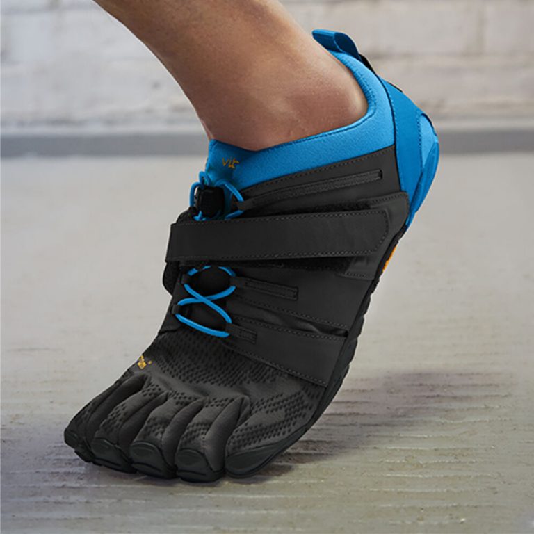 vibram-fivefingers-v-train-2.0-men-black-blue-action-768x768.jpg